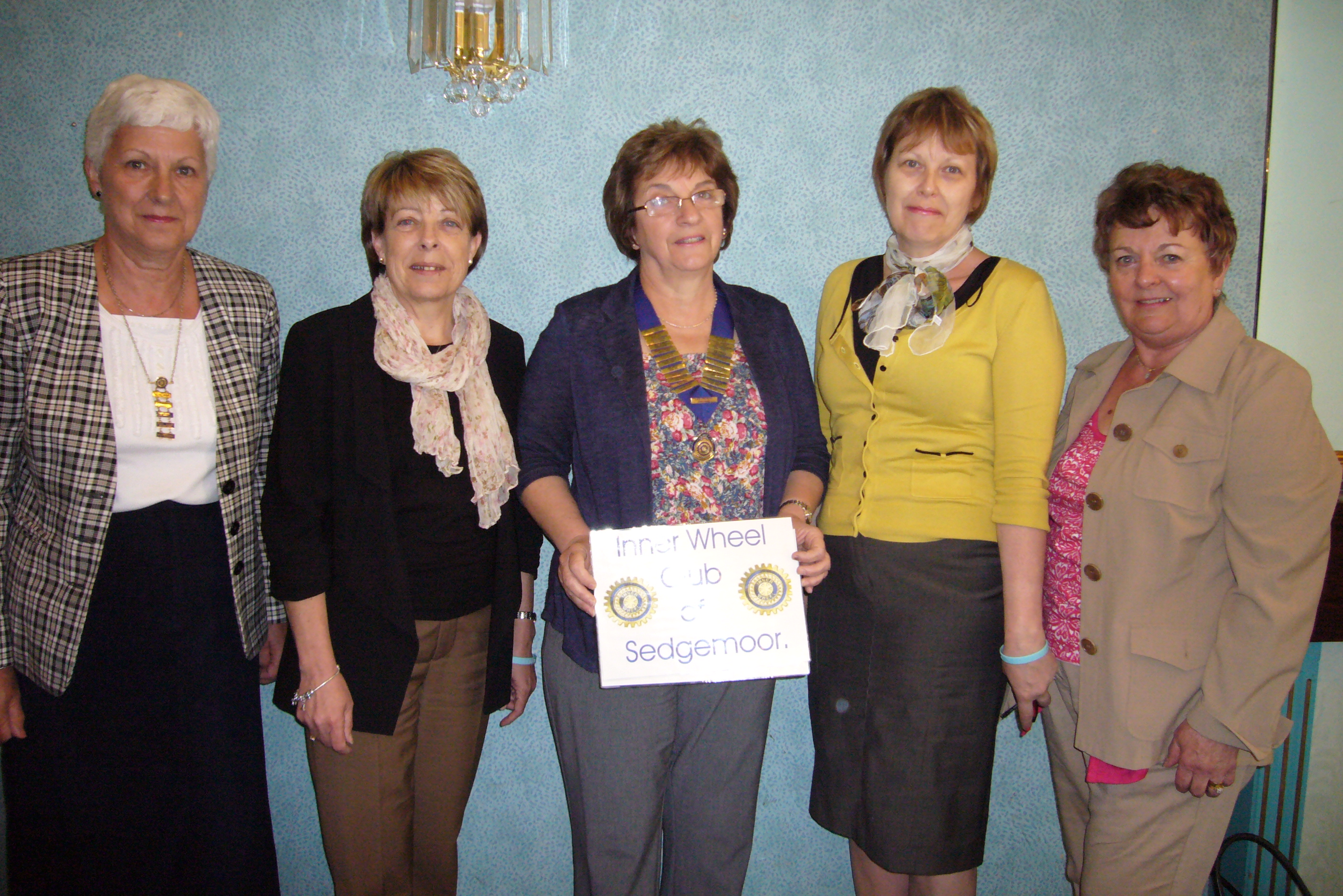 Inner Wheel presents cheque to trustees